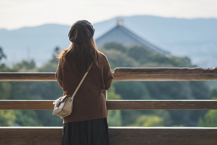 落ち着いた雰囲気のバー店内